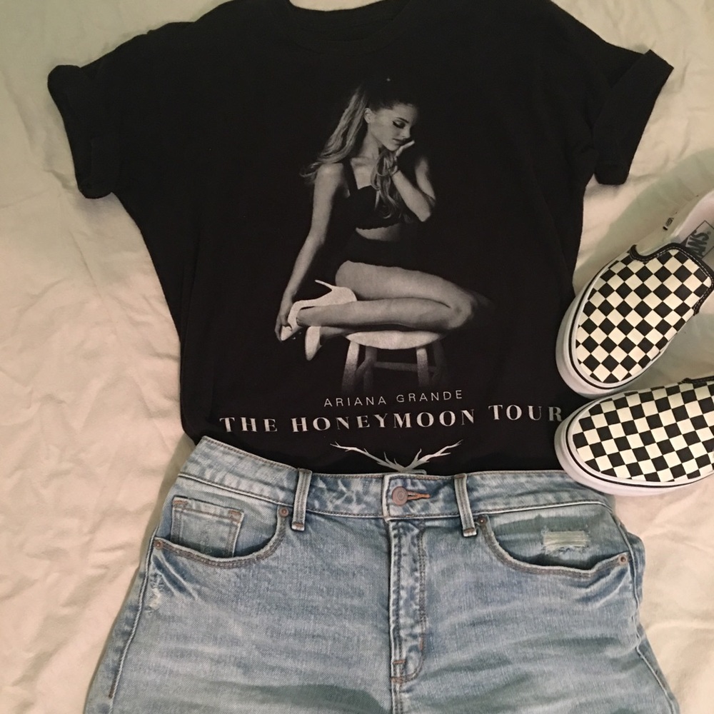 Ariana Grande Tour T-Shirt!